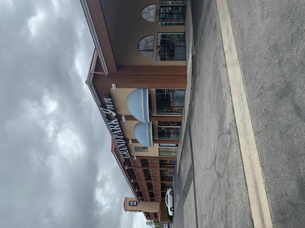 Grand Park Inn Baldwin Park Bagian luar foto
