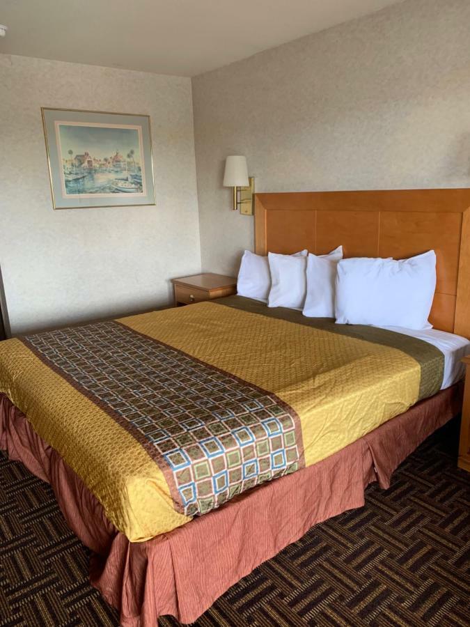 Grand Park Inn Baldwin Park Bagian luar foto