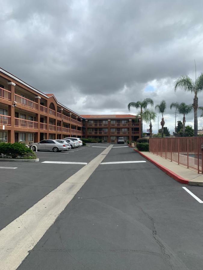 Grand Park Inn Baldwin Park Bagian luar foto