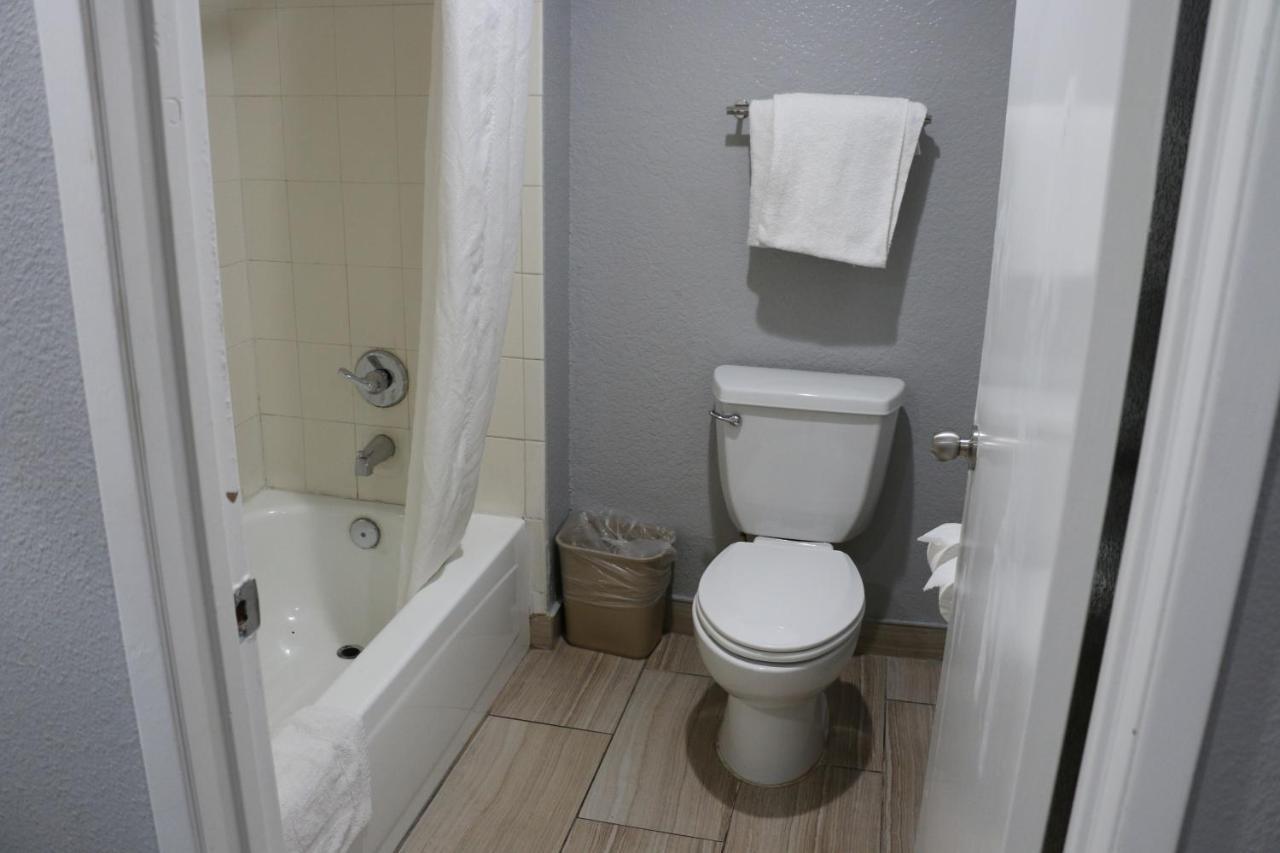 Grand Park Inn Baldwin Park Bagian luar foto