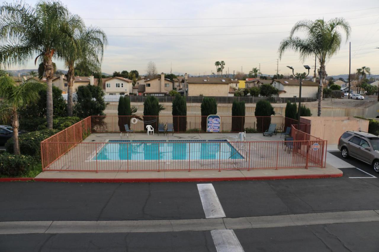 Grand Park Inn Baldwin Park Bagian luar foto