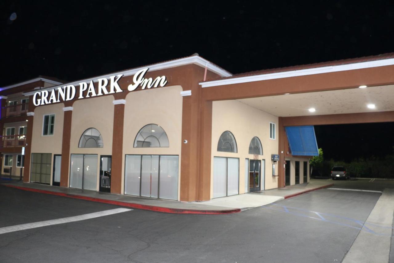 Grand Park Inn Baldwin Park Bagian luar foto