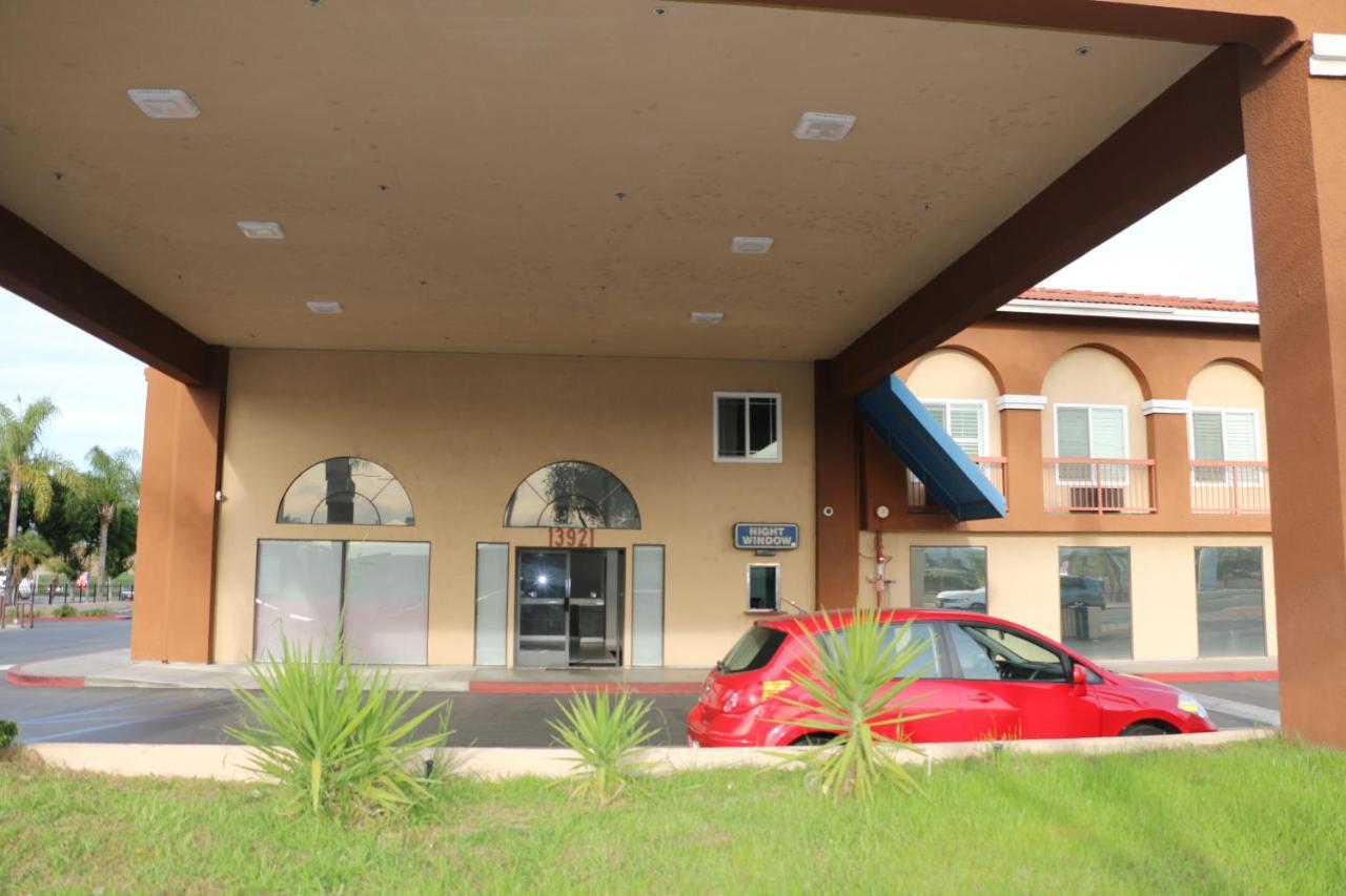 Grand Park Inn Baldwin Park Bagian luar foto