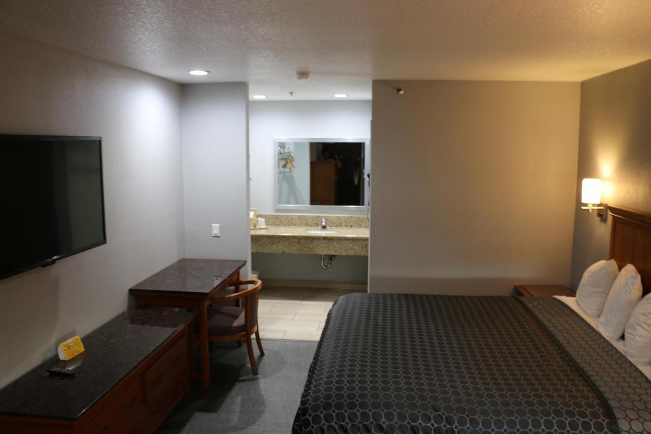 Grand Park Inn Baldwin Park Bagian luar foto